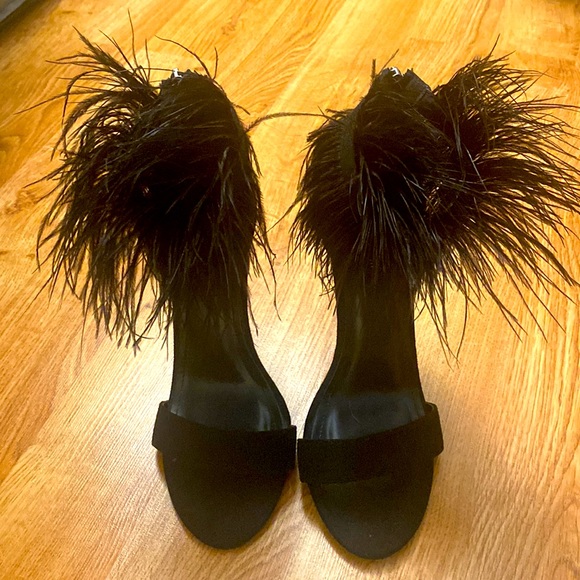 Gently worn open toe heels with feather around ankle. - Picture 2 of 4